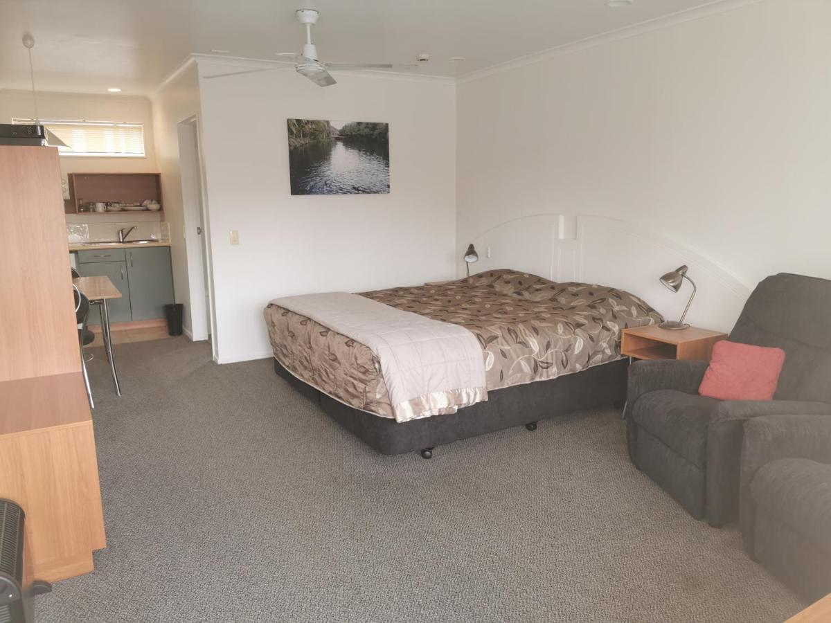 ניו פלימות' Bks Egmont Motor Lodge מראה חיצוני תמונה